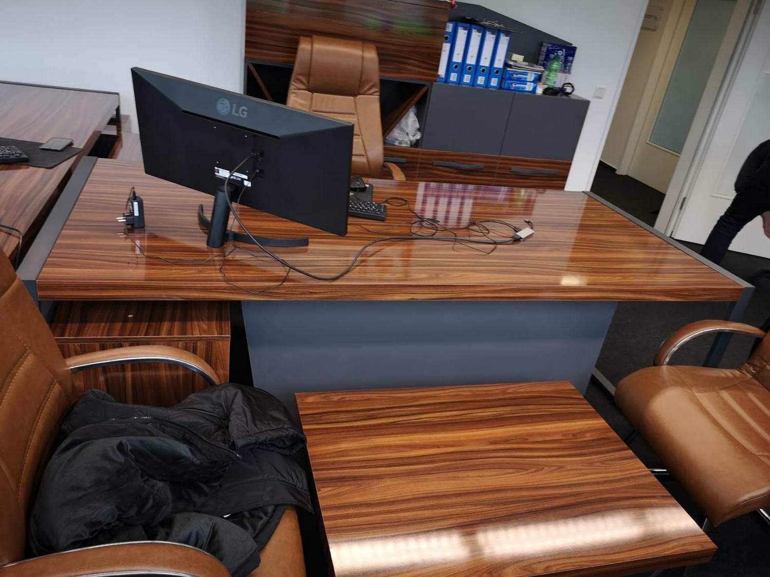 Almanya Ofis Mobilyaları Altan Bey