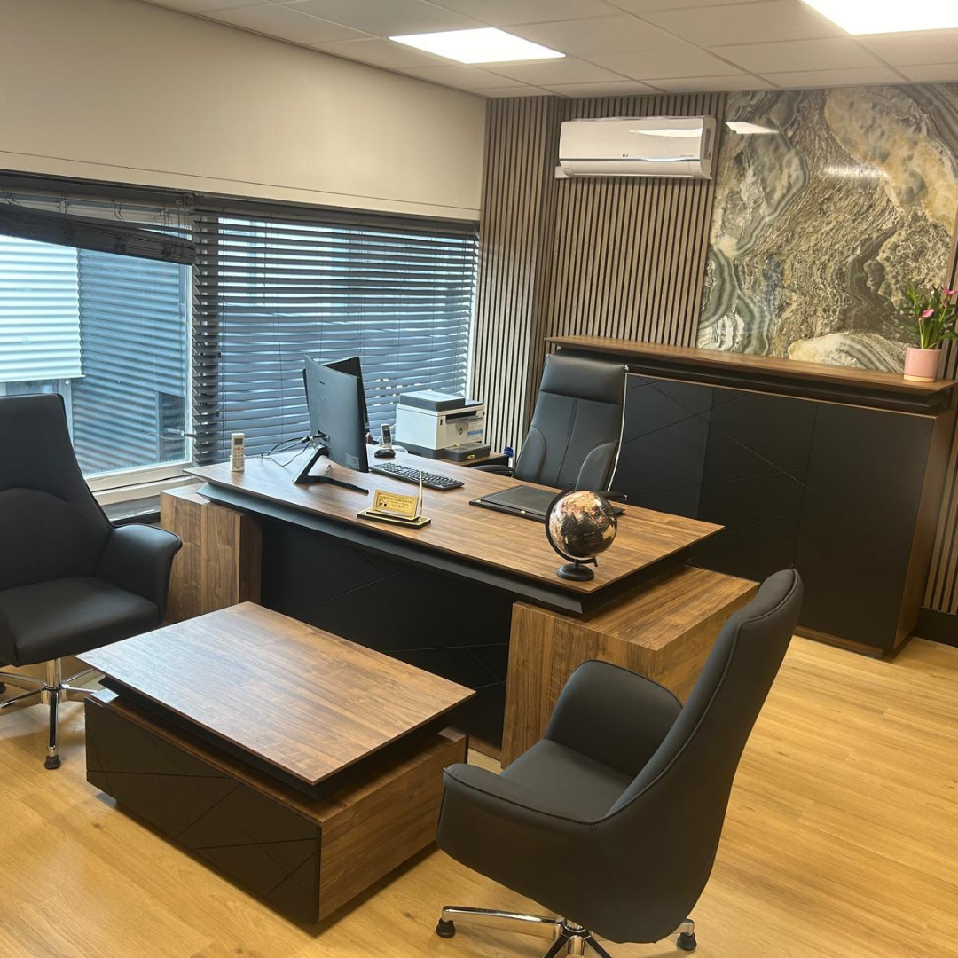 Master-Bouwbedrijf Ofis Takımı
