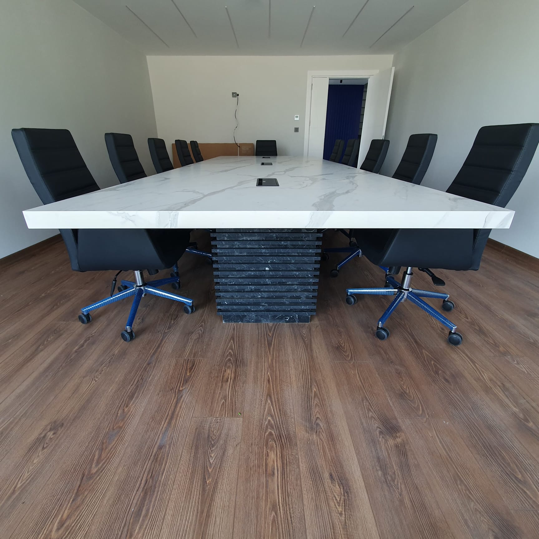 GökMetal Meeting Table