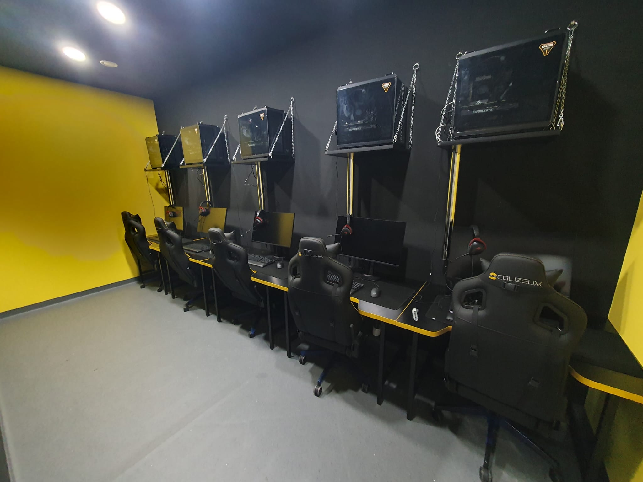 Colizeum Gaming Desks and Gaming Furniture