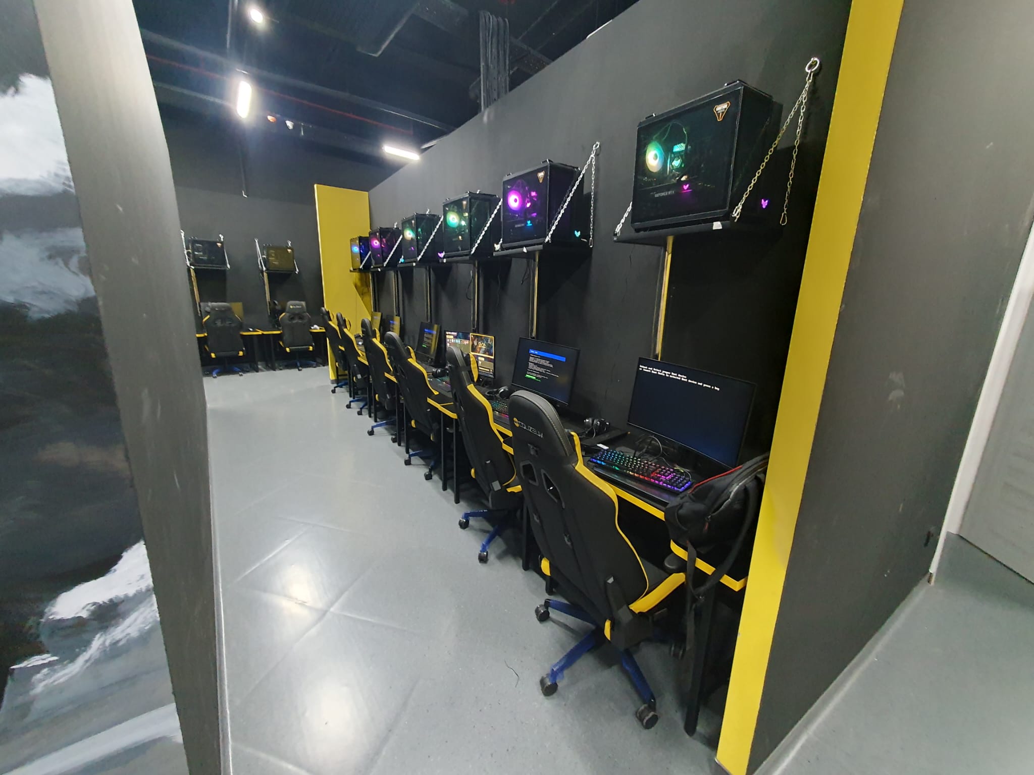 Colizeum Gaming Desks and Gaming Furniture