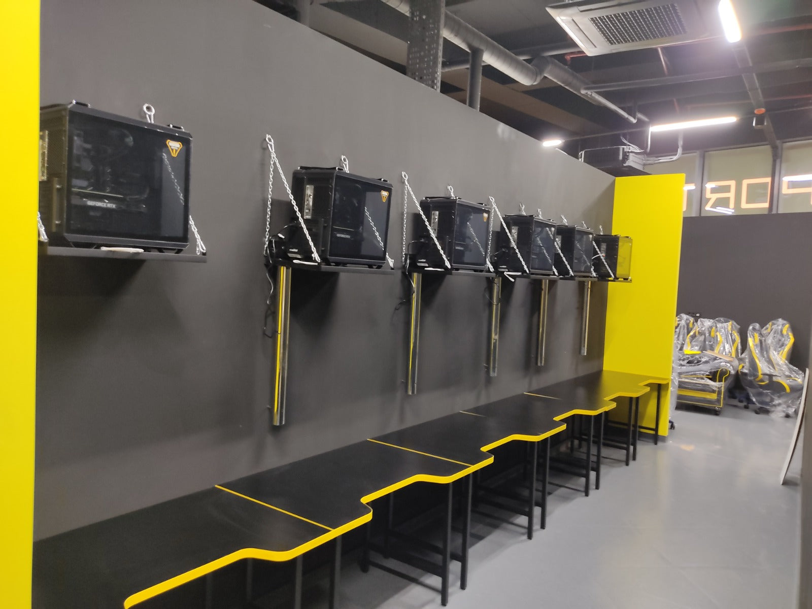 Colizeum Gaming Desks and Gaming Furniture