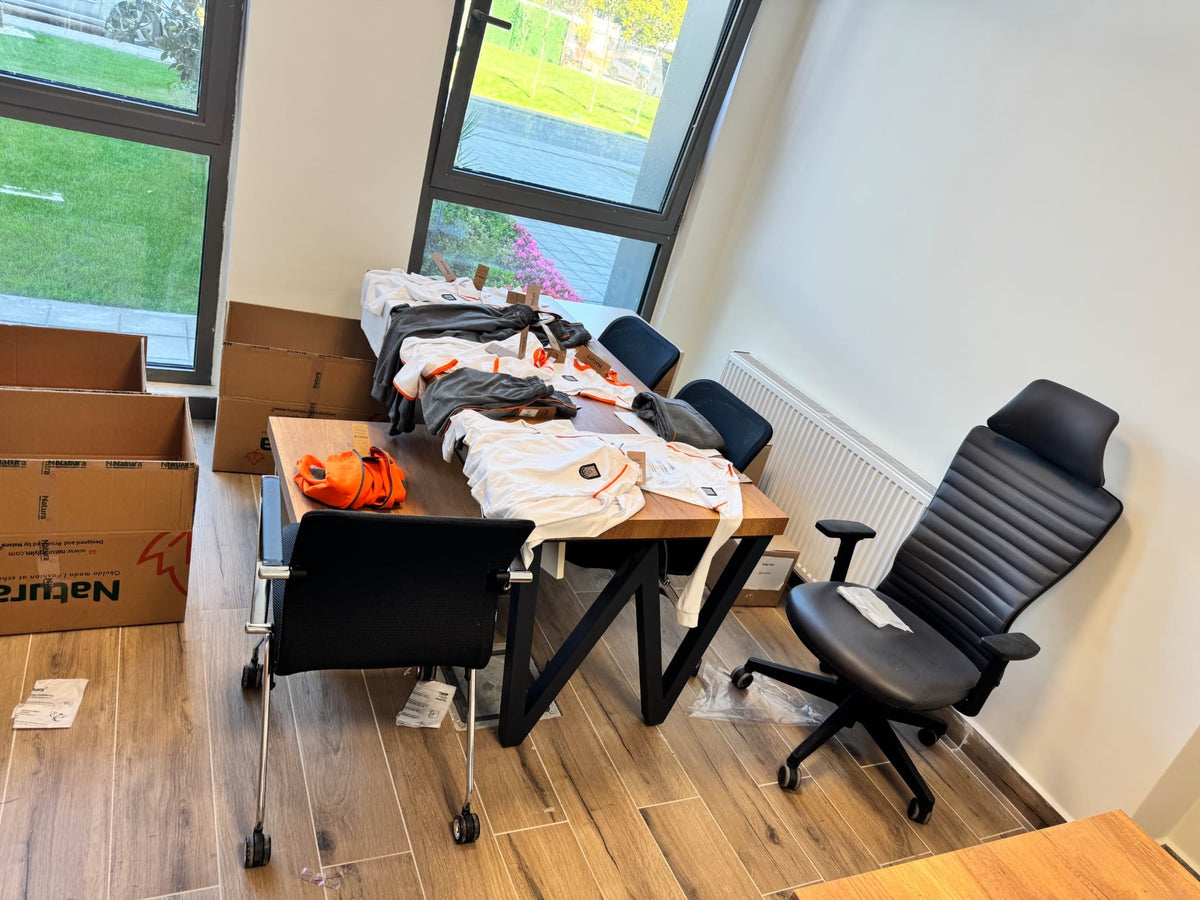 İstanbul Ofis Mobilya tarafından Dudullu OSB Atatürk Eğitim Kurumları için kurulan modern okul mobilyaları ve çalışma masası
