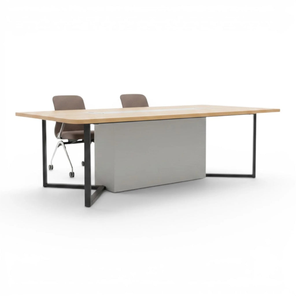 İstanbul Ofis Mobilya Cape Town toplantı masası, ahşap üst yüzey, gri kaide ve metal ayaklara sahip, 300x130x75 cm.