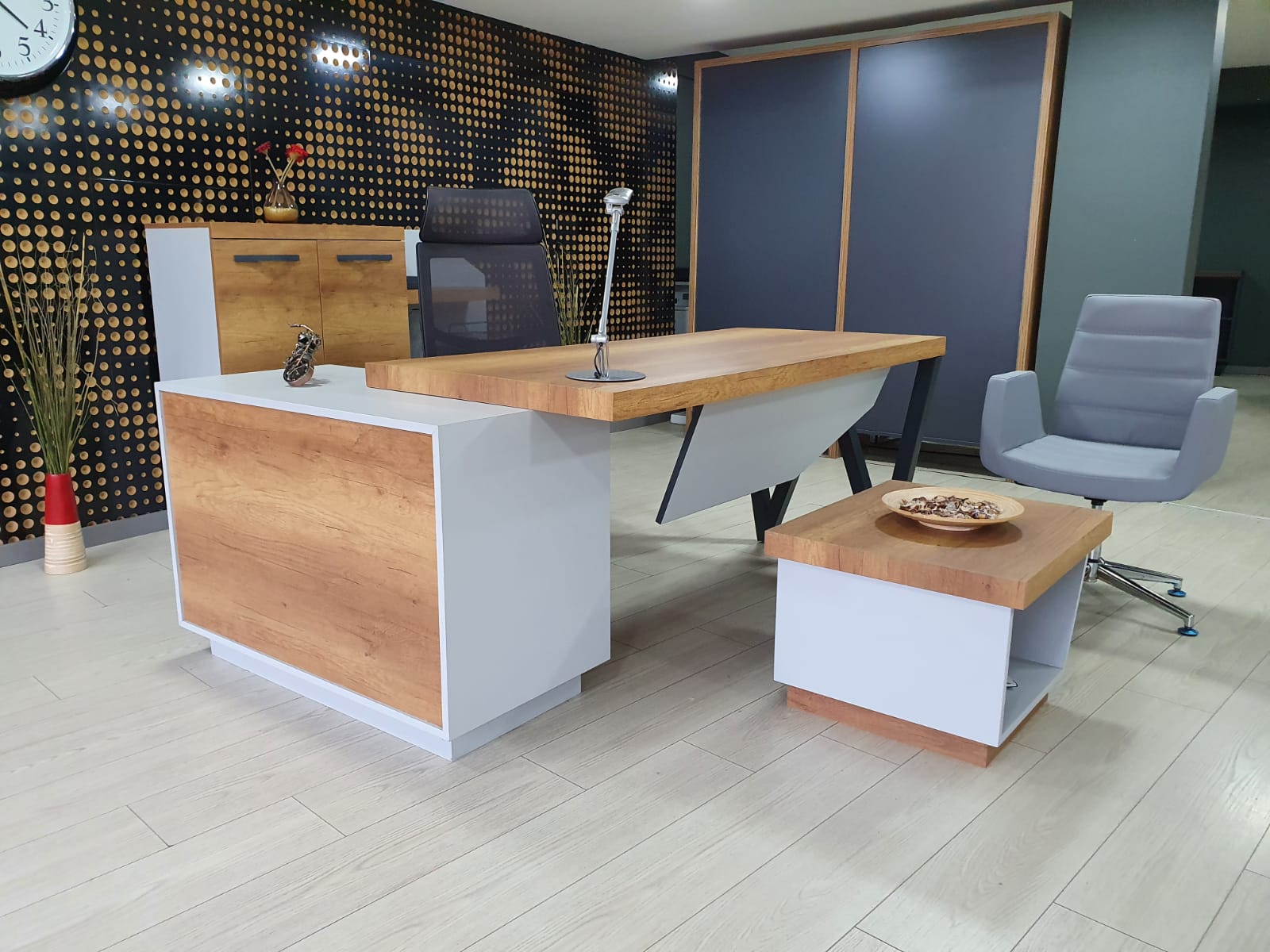 Office Desk Set Space