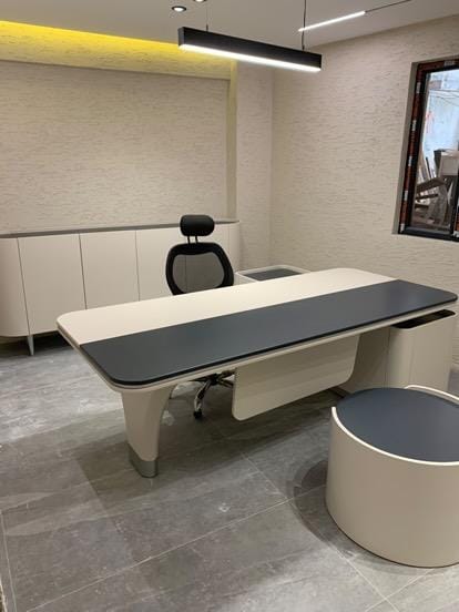 Pera Executive Office Set